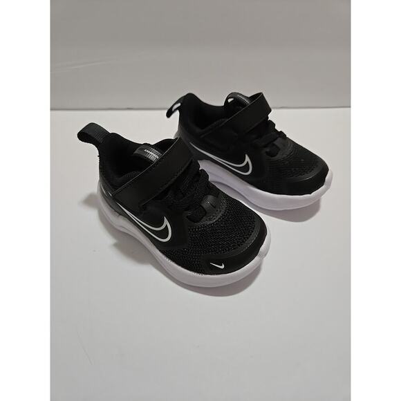 Nike Cosmic Runner TD (toddler ) HM4401 black and white sneaker NIB sz 4C - Picture 2 of 13